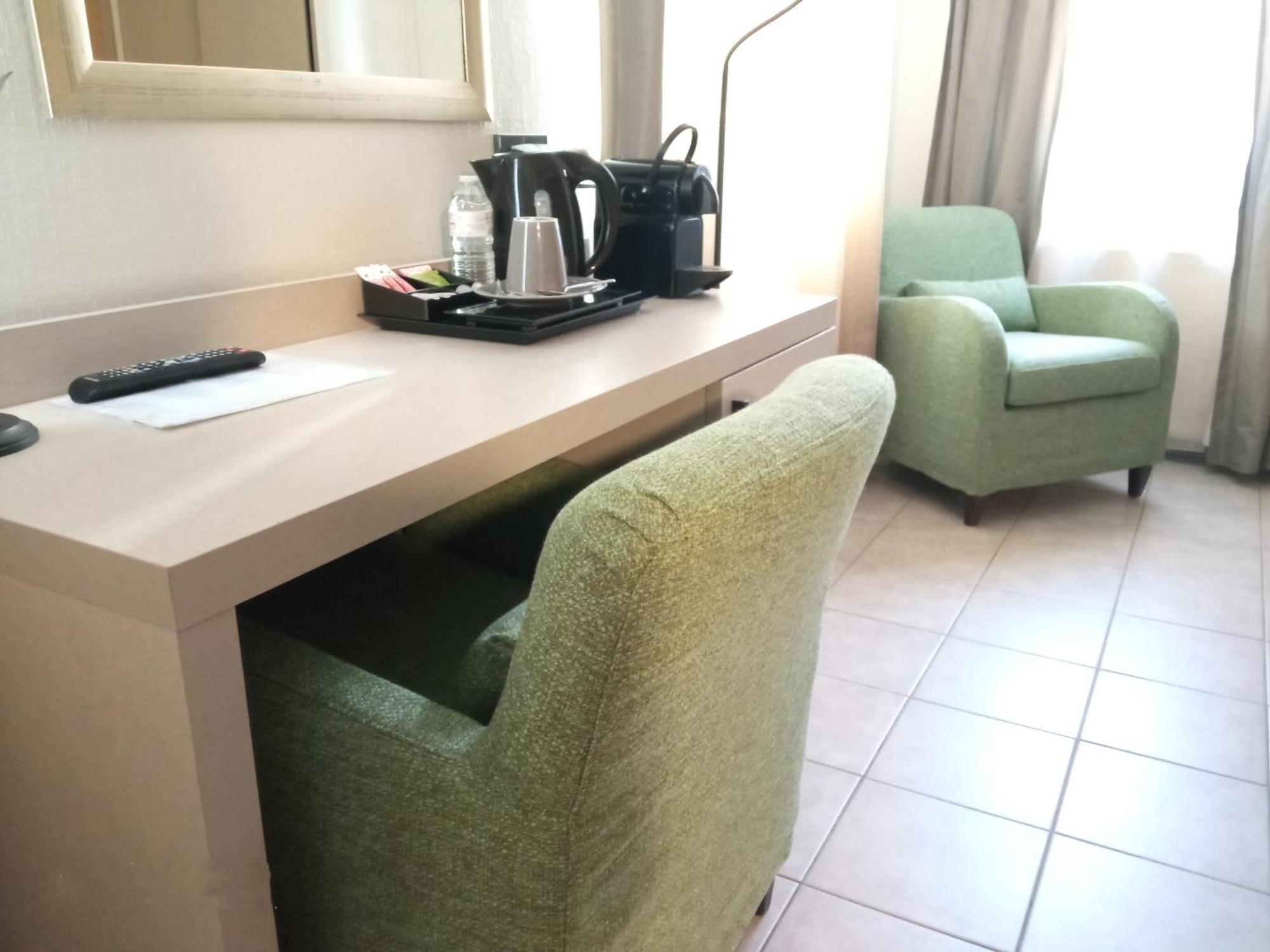 Appart-Hotel Gwendy Bour Экстерьер фото